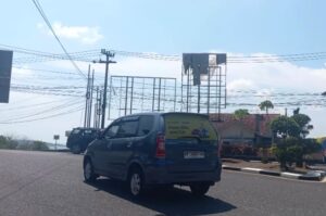 Warga Batuaji & Sagulung Waswas! Papan Reklame Tua Mulai Tumbang, Pemko Batam Diminta Segera Bertindak