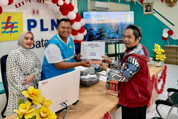 Hari Pelanggan Nasional 2025: PLN Batam Turun Langsung Temui Warga, Janji Listrik Andal untuk Majukan Ekonomi Kota Industri