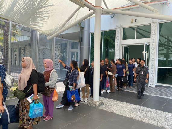 KJRI Johor Bahru Pulangkan 131 PMI dari Malaysia, Termasuk Ibu Hamil dan Anak-Anak