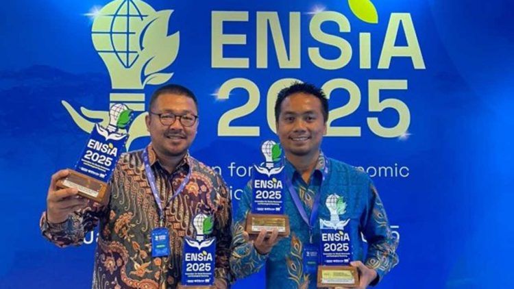 PLN Batam Raih ENSIA 2025, Bukti Komitmen pada Lingkungan dan Sosial