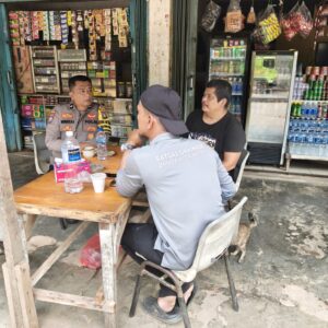 Bhabinkamtibmas Tanjung Pinggir Sambangi Warga, Wujudkan Keamanan dan Tingkatkan Kepercayaan terhadap Polri