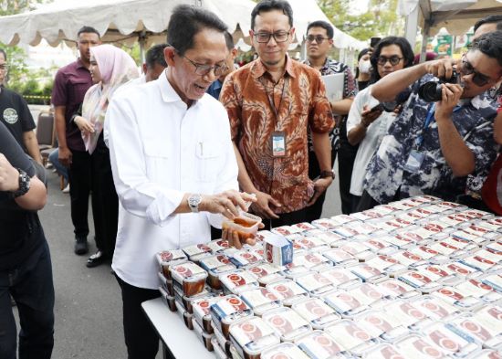 Batam Pecahkan Rekor MURI Lewat Asam Pedas! Amsakar: Ini Masakan Favorit Saya!