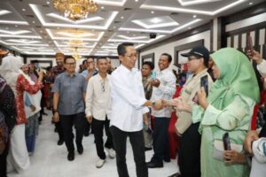 Batam Cetak Sejarah! Amsakar Luncurkan Program Perlindungan Sosial untuk 24.300 Pekerja Rentan dan Tokoh Masyarakat