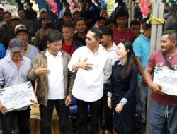 Amsakar–Li Claudia Kucurkan Bantuan Miliaran! Nelayan Batam Panen Rezeki di 2025