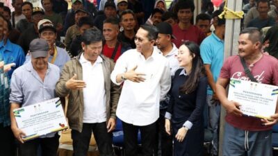 Amsakar–Li Claudia Kucurkan Bantuan Miliaran! Nelayan Batam Panen Rezeki di 2025