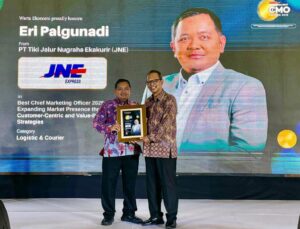 JNE Raih Penghargaan Best Chief Marketing Officer (CMO) Award 2025 dari Warta Ekonomi
