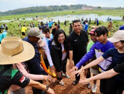 BP Batam dan Ratusan Relawan Gotong Royong Bersihkan Waduk Duriangkang