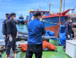 Mayat Mengapung Ditemukan di Perairan Batu Ampar, KSOP Batam Langsung Evakuasi