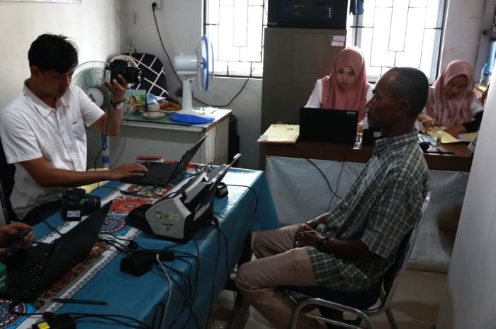 Tak Perlu ke Kota! Imigrasi Batam Jemput Bola ke Pulau Buluh, 50 Warga Urus Paspor Sekaligus