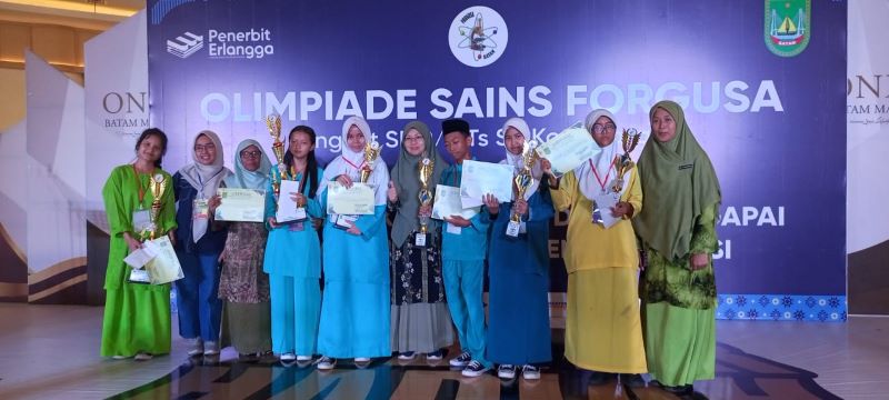 Dari Belakang Padang ke Panggung Prestasi! Jocelyn Siswa SMPN 1 Batam Raih Juara II Olimpiade Sains Batam 2025