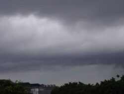 Hujan Ringan Selimuti Batam, Suhu dan Kelembapan Udara Capai Puncak Hari Ini