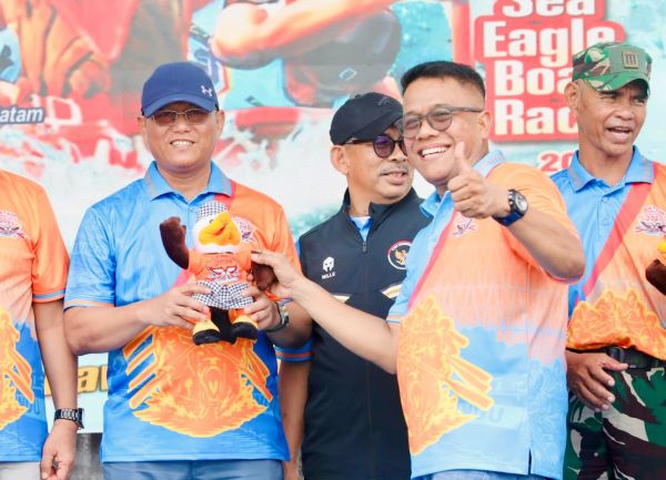 Sea Eagle Boat Race Kembali Setelah 12 Tahun, Ribuan Penonton Padati Belakangpadang