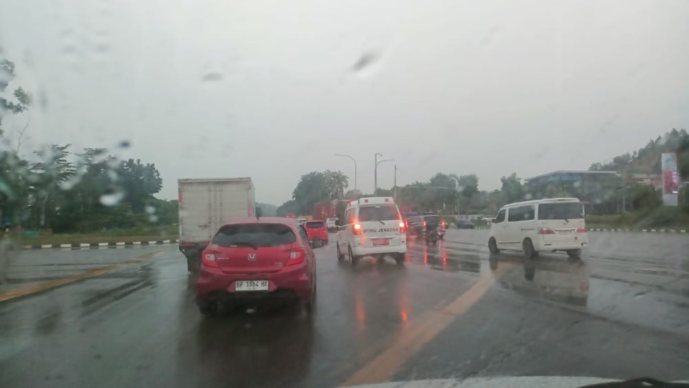 Cuaca Ekstrem Batam Hari Ini? Hujan Petir Diprediksi Terjadi Seharian