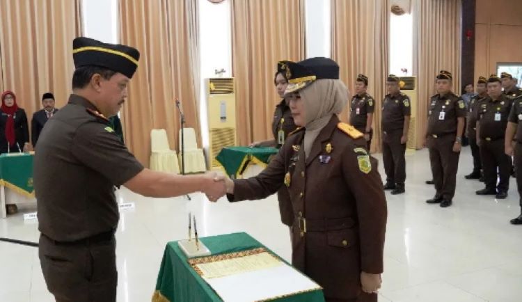 Resmi Dilantik! Diah Yuliastuti Jadi Wakajati Kepri Gantikan Irene Putrie