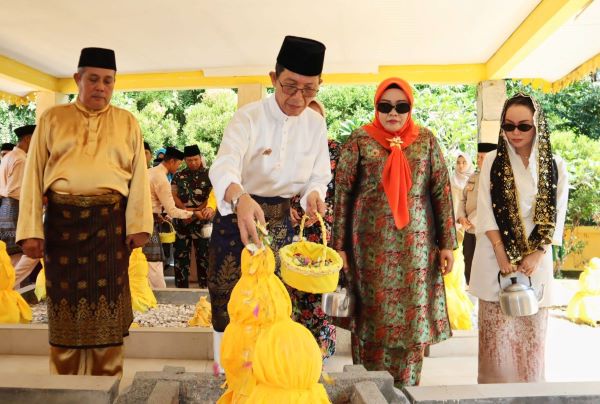 HJB ke-196: Wali Kota Amsakar & Wakil Wali Kota Li Claudia Ziarah ke Makam Zuriah Nong Isa