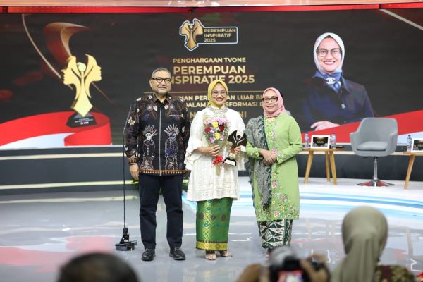 Dianggap Jadi Role Model Nasional, Dirut Telkom Dian Siswarini Borong Dua Penghargaan Bergengsi