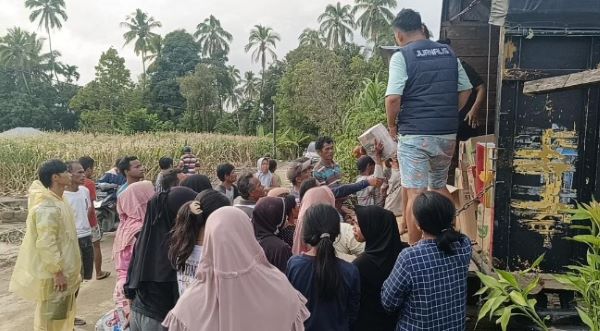 Diterjang Banjir Bandang, 4 Jorong Terisolir! Jurnalis Batam Nekat Tembus Rute Ekstrem Demi Salurkan Bantuan di Sumbar