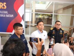 Polda Kepri Gerebek Impor Pakaian Bekas Ilegal dari Singapura, 5 Pelaku Ditangkap!
