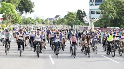 Ribuan Warga Tumpah Ruah! Amsakar dan Li Claudia Gowes Bareng di HJB ke-196 Batam