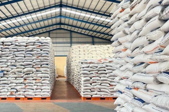 Bulog Pastikan 1.250 Ton Beras Premium Makassar Masuk Batam dan Karimun Akhir Januari