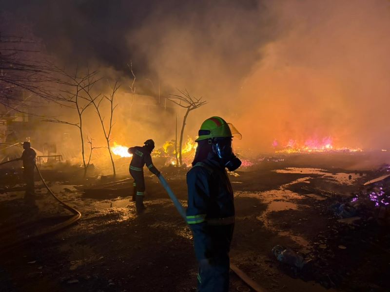 Belasan Kios Hangus! Kebakaran Hebat Guncang Pasar Mega Legenda Batam Center