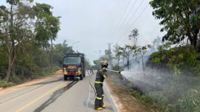 Ditsamapta Polda Kepri Padamkan Karhutla di Nongsa, Kebakaran Semak Belukar Berhasil Dikendalikan