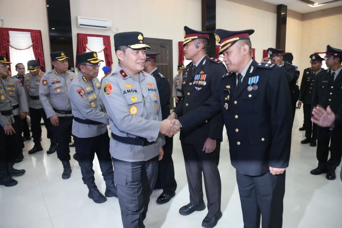 Ratusan Polisi Polda Kepri Terima Satyalancana Pengabdian 2026, Ini Pesan Wakapolda Brigjen Anom Wibowo!