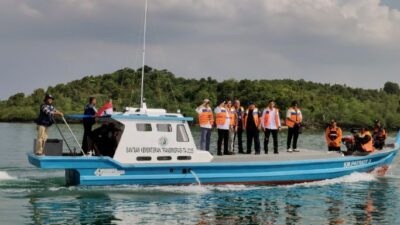 Menteri Transmigrasi Serahkan 16 Kapal untuk Warga Rempang Dorong Pemulihan Ekonomi