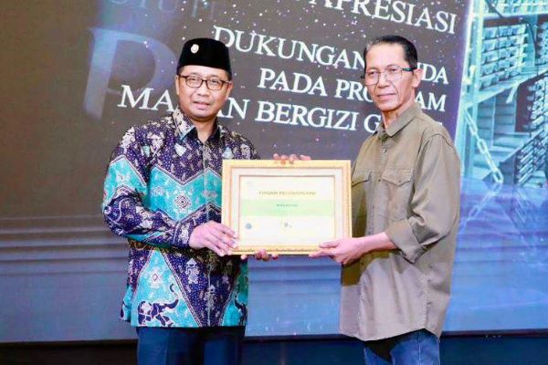 Program Makan Bergizi Gratis Antar Batam Raih Penghargaan Pendidikan 2026