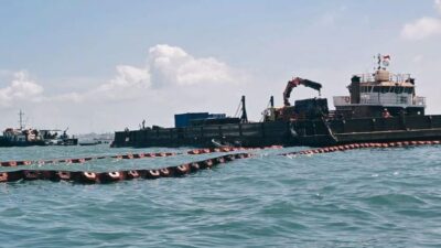 Cegah Pencemaran Laut, PPL Gelar Oil Boom 200 Meter di Pulau Dongas Batam