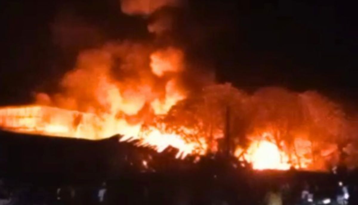 Api Mengamuk di Kawasan Industri Sagulung! Pabrik Kimia Terbakar Hebat Selama 2 Jam