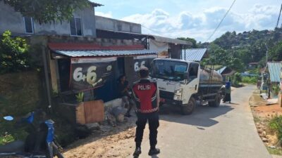 Hari ke-9 Krisis Air di Batam, Polisi Kawal 38 Tangki Air Bersih untuk Warga Tanjung Sengkuang