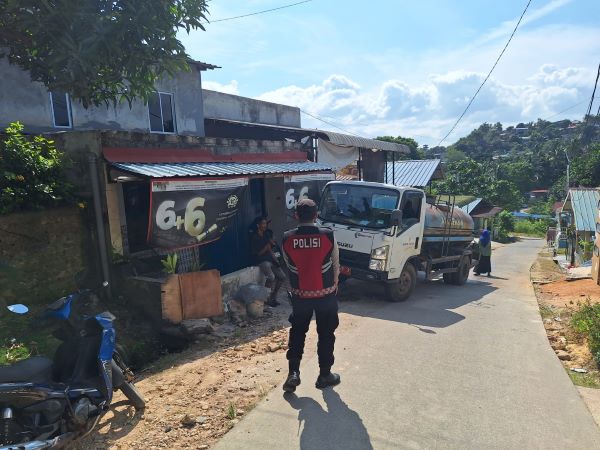 Hari ke-9 Krisis Air di Batam, Polisi Kawal 38 Tangki Air Bersih untuk Warga Tanjung Sengkuang