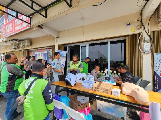 Polantas Kepri Turun ke Jalan, Ojol Batam Dapat Cek Kesehatan Gratis dan Sembako