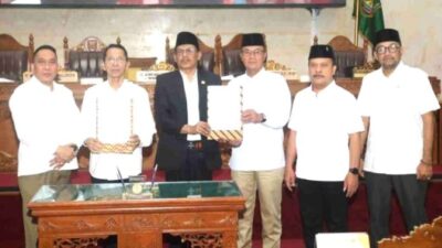 DPRD Batam Ketok Palu! Aturan Baru Adminduk Disahkan, Warga Bakal Dapat Layanan Gratis?