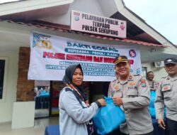 Polsek Sekupang dan Hopeng Grup Bagikan 100 Paket Sembako untuk Warga