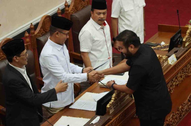 Ranperda PSU Belum Tuntas! DPRD Batam Perpanjang Waktu, Banyak Fasilitas Perumahan Terbengkalai