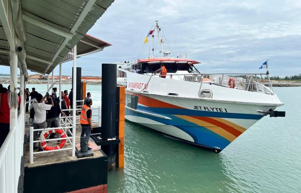 Tiket Ferry Batam–Singapura Naik Gara-Gara Harga BBM Dunia, Gubernur Ansar: Jangan Bebani Masyarakat