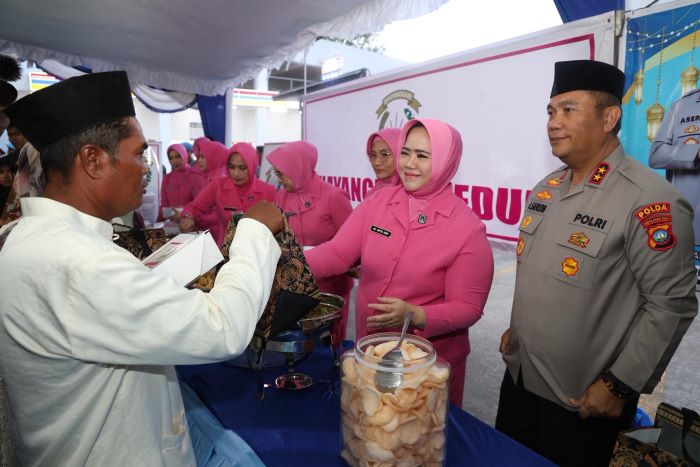 Buka Puasa Bareng Buruh Pelabuhan, Kapolda Kepri Ajak Masyarakat Jaga Keamanan