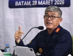 Viral Pungli di Batam Center! Oknum Petugas Imigrasi Ditahan, Terima Uang dari WNA hingga Ratusan Dolar