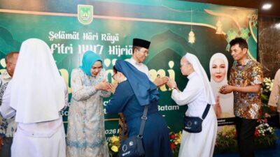 Di Balik Antrean Panjang Lebaran: Hangatnya Pertemuan Amsakar dan Warga Batam di Hari yang Fitri