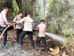 Api Mengamuk di Pantai Nirwana dan Bukit Daeng, Begini Aksi Cepat Tim Karhutla Polda Kepri