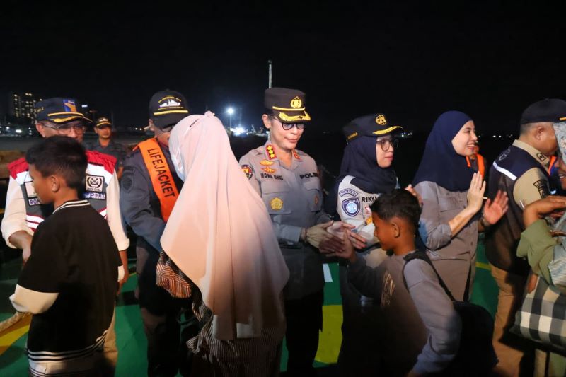 Polda Kepri Kawal Arus Balik Mudik Gratis di Batam, 142 Penumpang Tiba dengan Aman