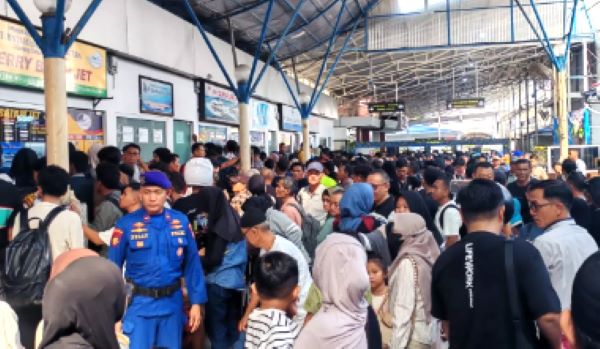 Puncak Arus Balik! Pelabuhan Sekupang Dipadati Ribuan Penumpang Setiap Hari
