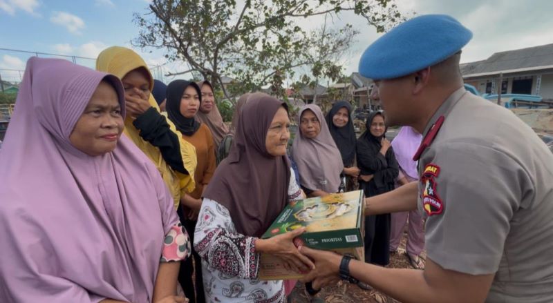 Polisi Ini Pulang Kampung Saat Ramadan, Aksinya Bikin Haru: “Razia Perut Lapar” Banjiri Warga dengan Bantuan!