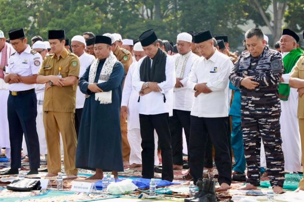 Batam Dilanda Panas Ekstrem! Wali Kota Amsakar Bersama Warga Gelar Salat Istisqa Minta Hujan