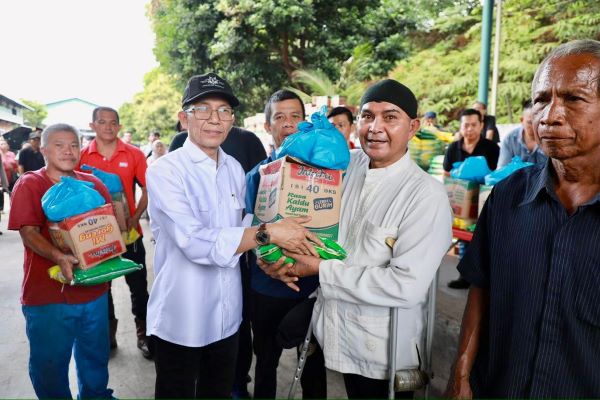 3.800 Paket Sembako Dibagikan di Batam Jelang Lebaran, Amsakar: Cara Nyata Tekan Inflasi dan Bantu Warga