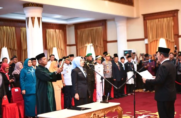 Buernur Ansar melantik Misni jadi Sekda Kepri yang baru, Senin (27/4/2026) (mc kepri)