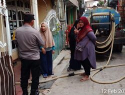 Hari ke-69, Polisi Kawal Distribusi Air Bersih untuk Warga Batu Ampar