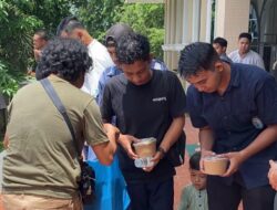 Polsek Batu Ampar Bagikan 350 Nasi Kotak, Pererat Kedekatan dengan Warga